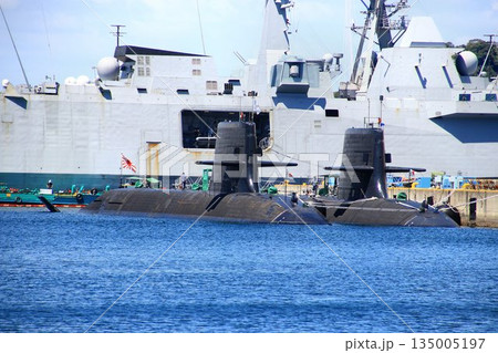 軍港・横須賀にて…日本を海中から護る潜水艦 135005197