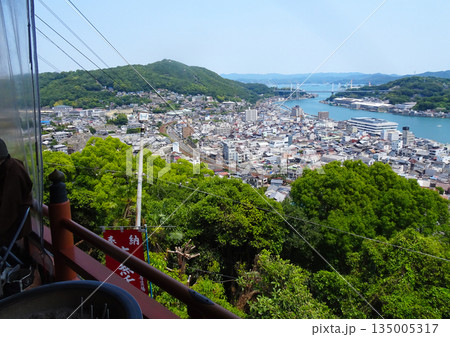 千光寺と尾道の風景（広島県尾道市） 135005317