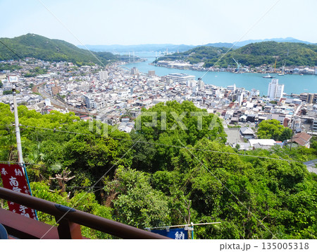【広島県】千光寺山ロープウェイと尾道の町並み 【広島県】千光寺山ロープウェイと尾道の町並み 135005318