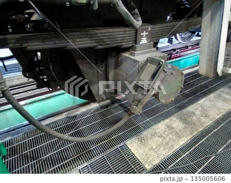 車掌車『ヨ8000系』の車軸に取り付けられた… 速度検出装置 135005606