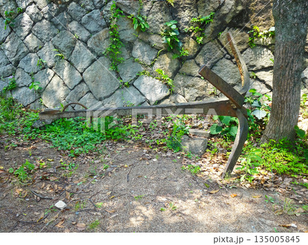 千光寺周辺の公園に置かれてある錨（広島県尾道市） 135005845