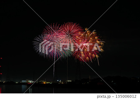 田原市の渥美半島花火大会の風景(愛知県) 135006012