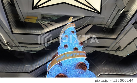 Dec 28 2025 Giant White Snowball Christmas Tree Holiday Decoration 135006144