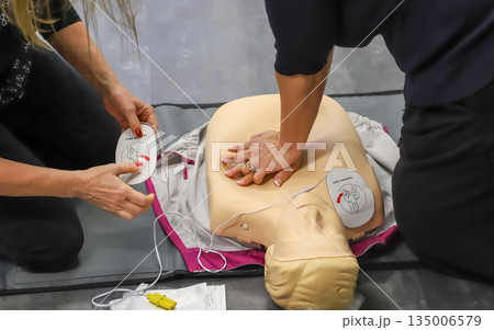 BLSD Defibrillator use course. first aid course - company safety - cardiac massage - Basic Life Support BLSD Defibrillator use course. first aid course - company safety - cardiac massage - Basic Life Support 135006579