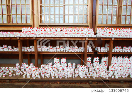 豪徳寺の招き猫 豪徳寺の招き猫 135006746