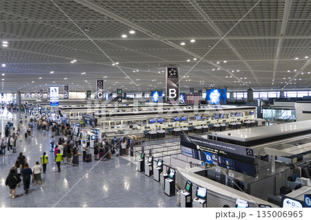 成田空港第一ターミナル出発ロビー 成田空港第一ターミナル出発ロビー 135006965
