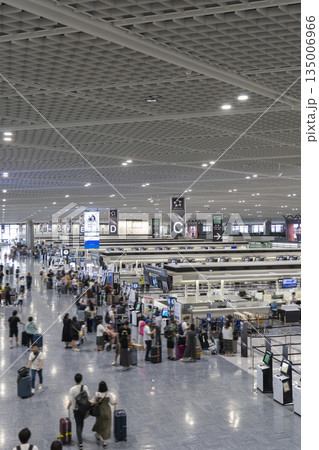 成田空港第一ターミナル出発ロビー 135006966
