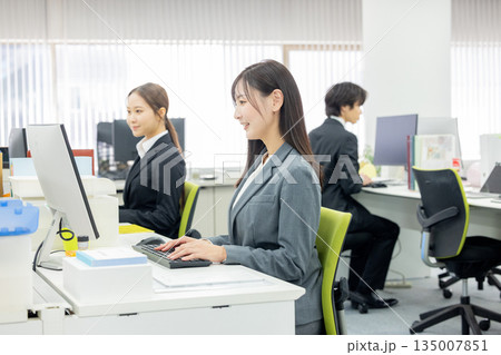 働く人々 135007851