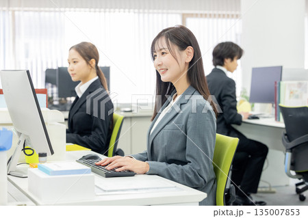 働く人々 働く人々 135007853