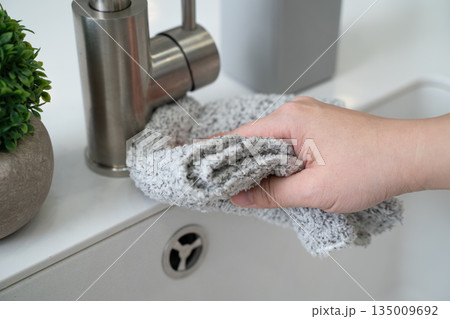 掃除 クリーニング 清掃中 135009692