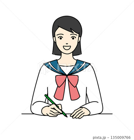 白いセーラー服姿で笑顔で机に向かい勉強する女子高生 135009766