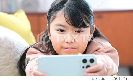 スマホ 小学生 ゲーム 勉強 イメージ 135011752