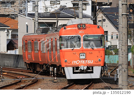【伊予鉄道】3000系(高浜線:古町駅) 【伊予鉄道】3000系(高浜線:古町駅) 135012190