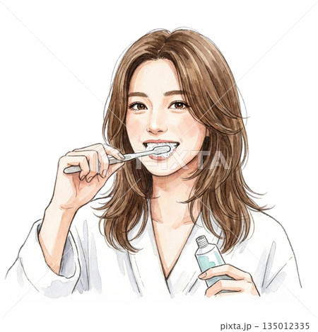 歯を磨いている女性 135012335