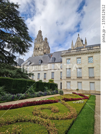 The Tours Cathedral with view from its formal gardens. The foreground features manicured hedges and vibrant flowerbeds in swirling patterns The Tours Cathedral with view from its formal gardens. The foreground features manicured hedges and vibrant flowerbeds in swirling patterns 135012612