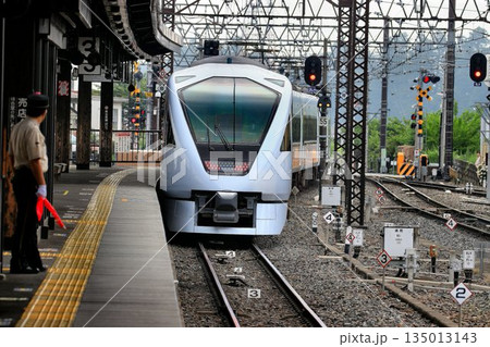 美しく輝く白磁の超豪華特急は日光・鬼怒川へ… 東武鉄道・特急『スペーシアX』N100系 美しく輝く白磁の超豪華特急は日光・鬼怒川へ… 東武鉄道・特急『スペーシアX』N100系 135013143