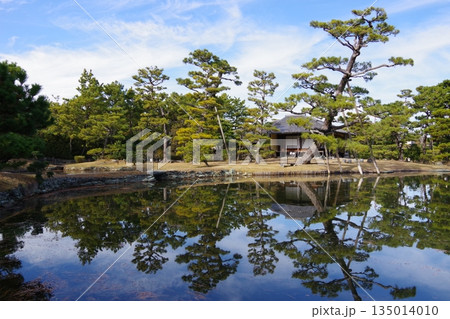 池のある風景 135014010