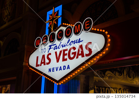 ラスベガス　パラダイスにあったラスベガス・サイン 135014734