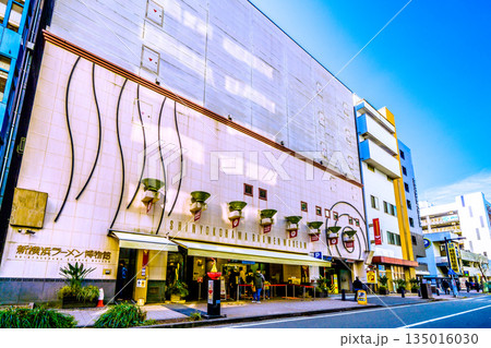 日本の横浜都市景観インバウンド続く…外国人観光客らに人気のスポット・新横浜ラーメン博物館などを望む 135016030