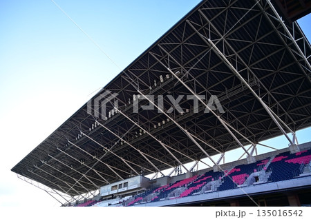 ヨドコウ桜スタジアムの屋根と観客席 ヨドコウ桜スタジアムの屋根と観客席 135016542