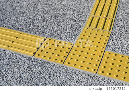 視覚障害者誘導用ブロック 視覚障害者誘導用ブロック 135017211
