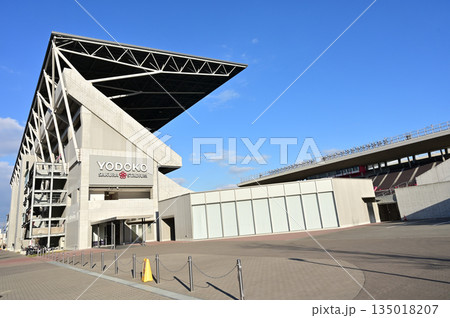 長居球技場にあるヨドコウ桜スタジアムの外観 長居球技場にあるヨドコウ桜スタジアムの外観 135018207