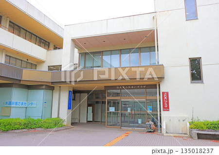 長野県塩尻市、塩尻総合文化センターの風景 135018237