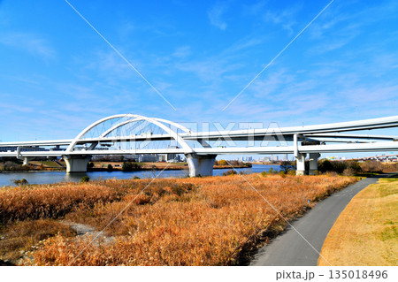 江北橋／荒川より上流／五色桜大橋方向を望む(東京都足立区)【2025.12】 135018496