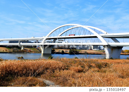 江北橋／荒川より上流／五色桜大橋方向を望む(東京都足立区)【2025.12】 135018497