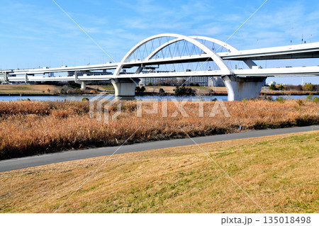 江北橋／荒川より上流／五色桜大橋方向を望む(東京都足立区)【2025.12】 135018498