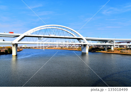 江北橋／荒川より上流／五色桜大橋方向を望む(東京都足立区)【2025.12】 135018499