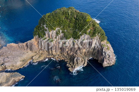 楯ヶ崎の柱状節理と熊野の海 楯ヶ崎の柱状節理と熊野の海 135019069