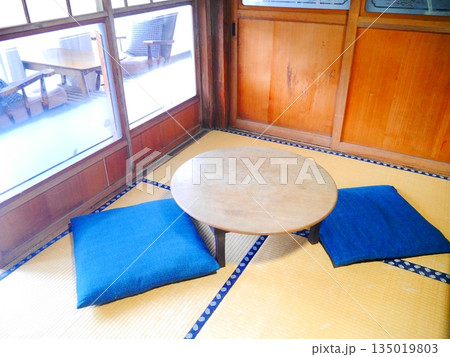 伝統的な日本家屋の風景 伝統的な日本家屋の風景 135019803