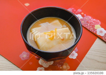 温かい白味噌のお雑煮 135020100
