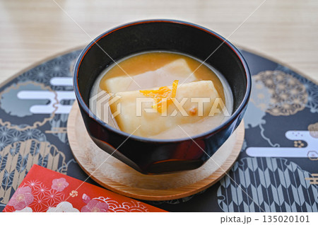 温かい白味噌のお雑煮 135020101