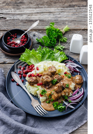 swedish meatballs with mashed potatoes and gravy swedish meatballs with mashed potatoes and gravy 135022548