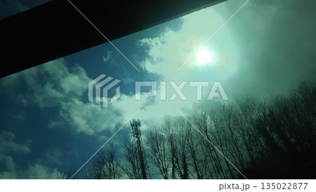 軒先から覗く冬空 軒先から覗く冬空 135022877