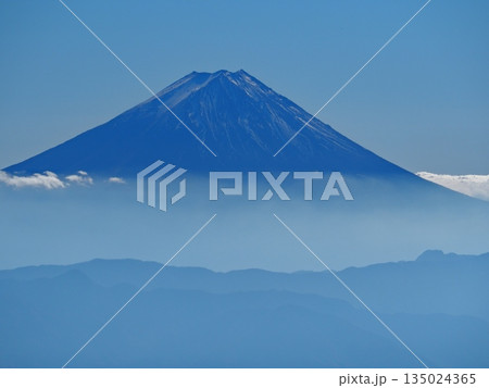 天を衝く富士山（20251122120444） 135024365