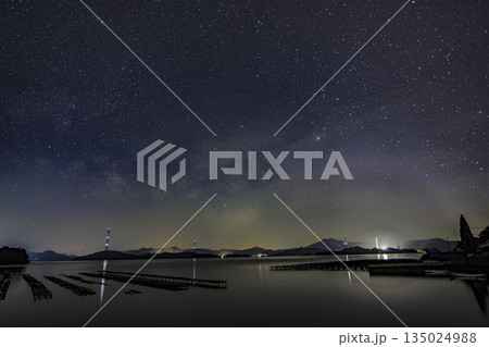 瀬戸内の春の星景色　昇るさそり座と天の川 135024988