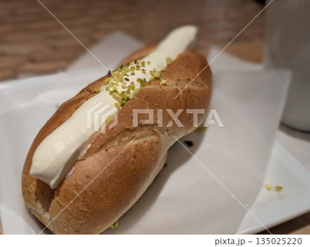 ミルクフランスパン 135025220
