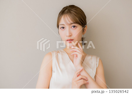 肌の綺麗な女性 肌の綺麗な女性 135026542