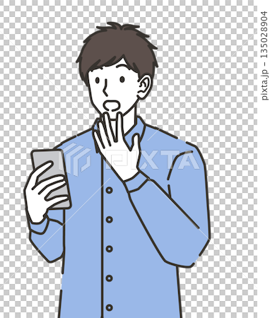 スマホを見て驚く20代男性 135028904