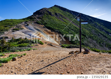 八ヶ岳連峰・赤岩ノ頭から見る硫黄岳山頂 135029135