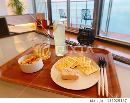 大人の旅にふさわしい上質な食事風景 大人の旅にふさわしい上質な食事風景 135029187