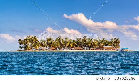 Beautiful San Blas island at politically autonomous Guna territory in Panama. 135029386