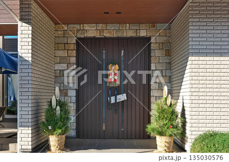 住宅展示場のお正月飾り(冬、一月) 住宅展示場のお正月飾り(冬、一月) 135030576