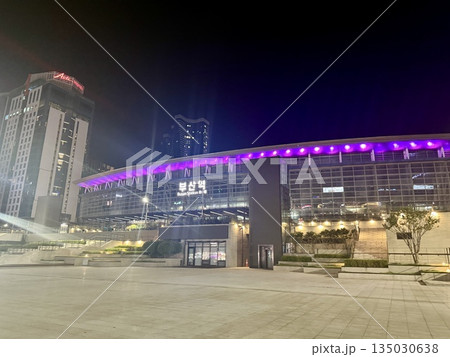 韓国 夜の釜山駅 135030638