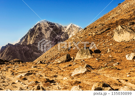 Himalayan mountains peaks on the Everest Base Camp trek, Nepal Himalayan mountains peaks on the Everest Base Camp trek, Nepal 135030899