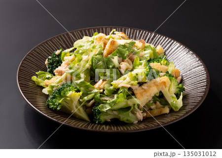 サラダ（ツナ　油揚げ　ブロッコリー　レタス）　 135031012