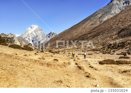 Scenic valley and Himalayan mountains peaks on trek between Tengboche and Lobuche, Nepal. 135031024